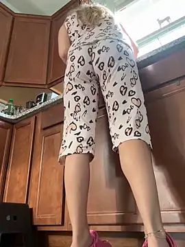 SkyelarSommer online show from October 21, 2025, 1:10 pm