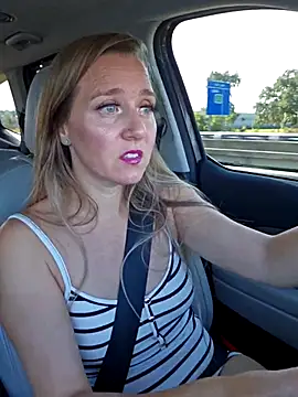 SkyelarSommer online show from November 10, 2025, 2:55 pm