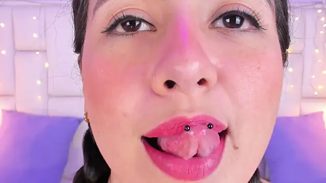 Snapshot of SarahSophia_ chatting on March 20, 2025, 5:36 pm SarahSophia online show from March 20, 2025, 5:36 pm