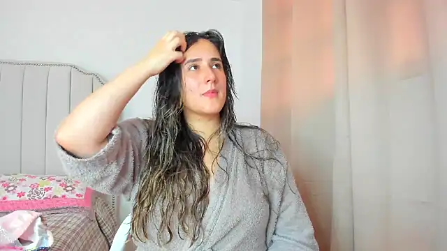 Hanna86 online show from December 3, 2025, 3:44 pm