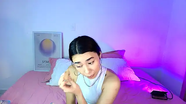 AmyOlimpo online show from April 17, 2026, 12:02 am