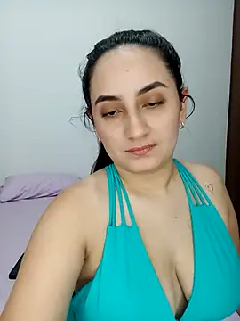 Snapshot of Angeelus2 chatting on October 12, 2025, 7:04 pm Angeelus2 online show from October 12, 2025, 7:04 pm