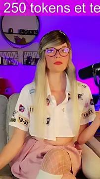 Kittychatte online show from April 18, 2026, 5:32 am