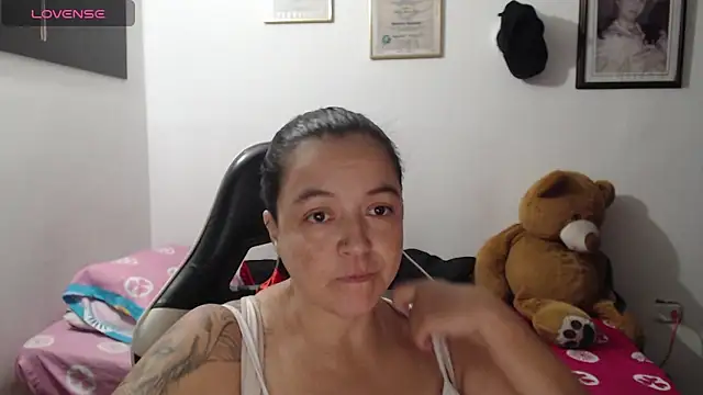 Snapshot of katty_lorens chatting on March 17, 2026, 12:57 am katty lorens online show from March 17, 2026, 12:57 am