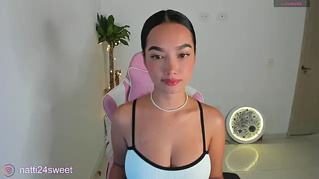 sharlotte 23 online show from June 25, 2026, 12:19 am