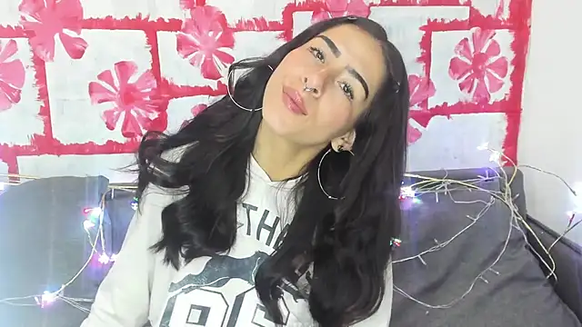 Snapshot of Mhelanny2 chatting on February 10, 2025, 5:25 am Mhelanny2 online show from February 10, 2025, 5:25 am