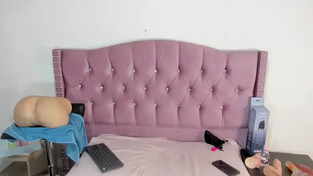 Snapshot of StefanyMiler chatting on November 25, 2025, 8:20 pm StefanyMiler online show from November 25, 2025, 8:20 pm