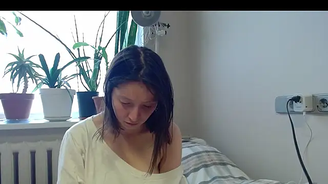 Snapshot of Sophi_Cute chatting on February 16, 2025, 12:32 pm Sophi Cute online show from February 16, 2025, 12:32 pm