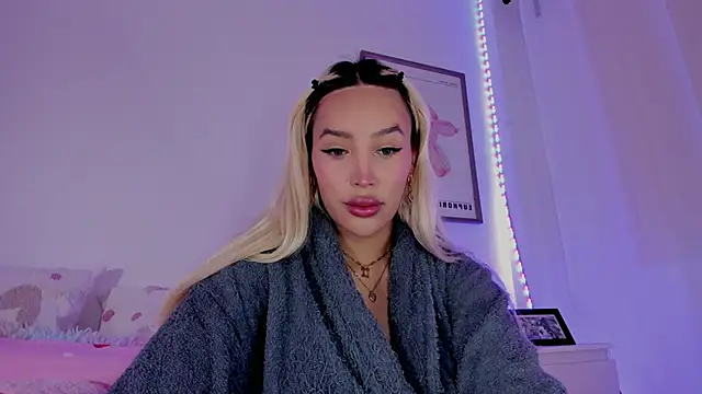  viioletweekend  online show from March 14, 2025, 3:47 pm