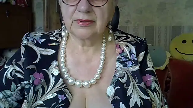 Snapshot of SweetCherry27 chatting on April 11, 2026, 4:31 am SweetCherry27 online show from April 11, 2026, 4:31 am