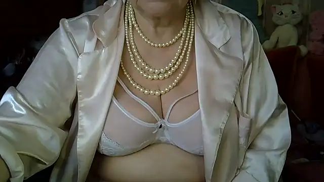 Snapshot of SweetCherry27 chatting on March 16, 2026, 5:44 am SweetCherry27 online show from March 16, 2026, 5:44 am