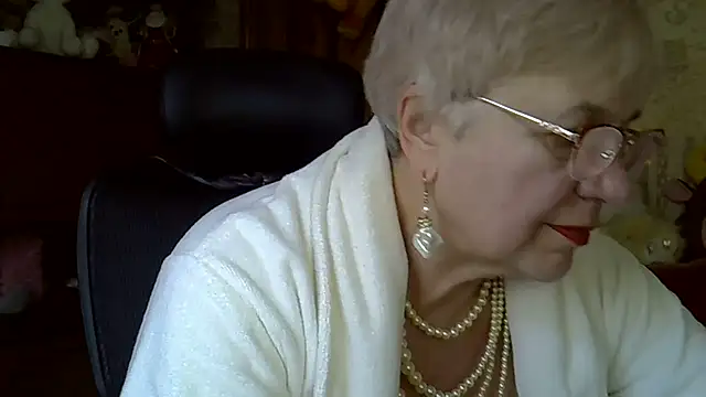 Snapshot of SweetCherry27 chatting on April 1, 2026, 2:25 pm SweetCherry27 online show from April 1, 2026, 2:25 pm