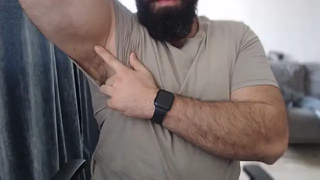 hugemachohandsome online show from October 29, 2025, 8:35 am