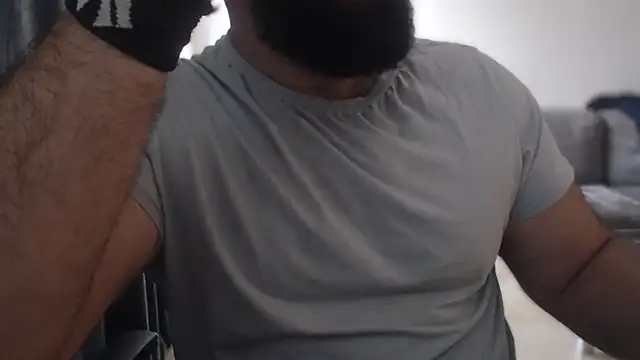 hugemachohandsome online show from October 5, 2025, 8:27 am