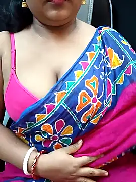 Snapshot of Sophiaboudi chatting on October 19, 2025, 6:21 pm Sophiaboudi online show from October 19, 2025, 6:21 pm