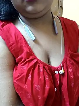 Snapshot of Sophiaboudi chatting on October 13, 2025, 1:45 pm Sophiaboudi online show from October 13, 2025, 1:45 pm