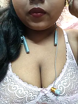 Snapshot of Sophiaboudi chatting on February 14, 2025, 5:46 pm Sophiaboudi online show from February 14, 2025, 5:46 pm