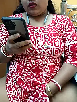 Snapshot of Sophiaboudi chatting on February 18, 2025, 5:42 pm Sophiaboudi online show from February 18, 2025, 5:42 pm