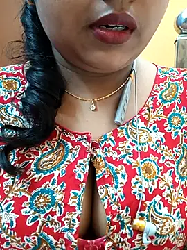 Snapshot of Sophiaboudi chatting on March 10, 2025, 5:07 pm Sophiaboudi online show from March 10, 2025, 5:07 pm