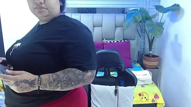 evelin zaens online show from April 15, 2026, 4:40 am