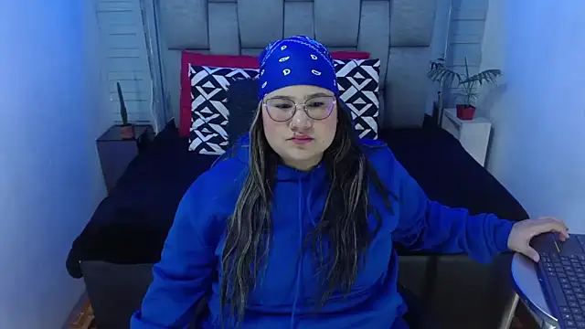 evelin zaens online show from November 23, 2025, 4:22 am