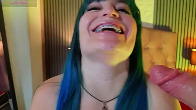 alicia moom online show from April 16, 2026, 9:39 pm