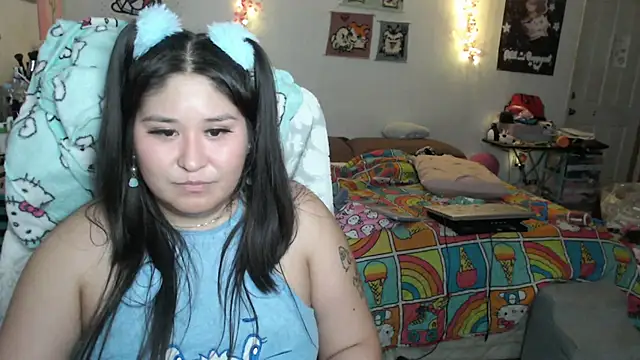 Snapshot of Cupcakecutie449 chatting on October 18, 2025, 7:43 am Cupcakecutie449 online show from October 18, 2025, 7:43 am