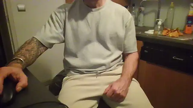 jouet75 online show from March 3, 2026, 8:38 pm