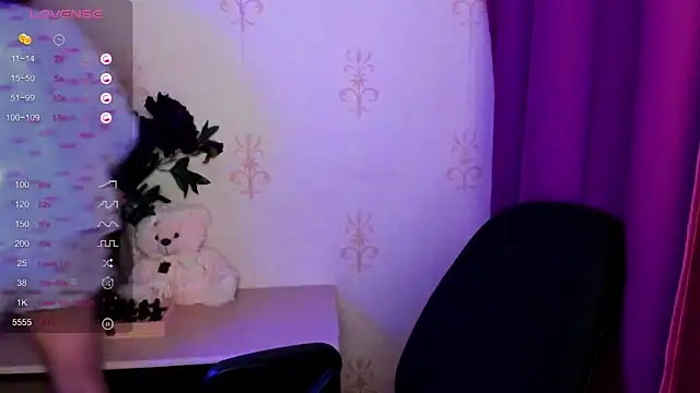 Snapshot of KindHazelHere_ chatting on February 13, 2026, 10:21 pm KindHazelHere online show from February 13, 2026, 10:21 pm