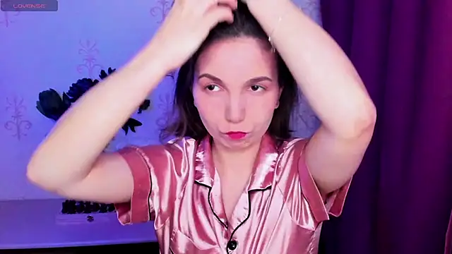 Snapshot of KindHazelHere_ chatting on February 18, 2026, 6:26 pm KindHazelHere online show from February 18, 2026, 6:26 pm