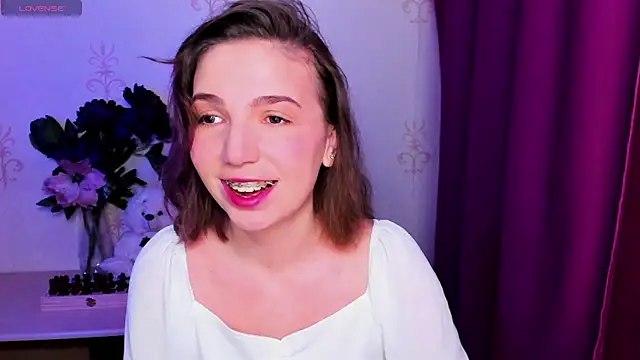 Snapshot of KindHazelHere_ chatting on February 10, 2026, 6:18 pm KindHazelHere online show from February 10, 2026, 6:18 pm