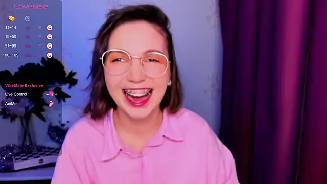 KindHazelHere  online show from December 22, 2025, 9:15 pm