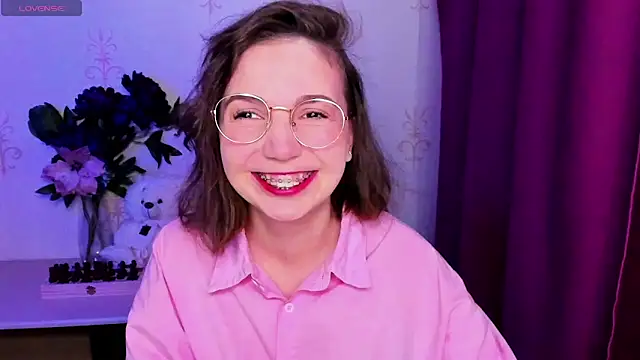 Snapshot of KindHazelHere_ chatting on February 11, 2026, 7:36 pm KindHazelHere online show from February 11, 2026, 7:36 pm