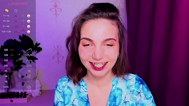 Snapshot of KindHazelHere_ chatting on March 3, 2026, 5:09 pm KindHazelHere online show from March 3, 2026, 5:09 pm