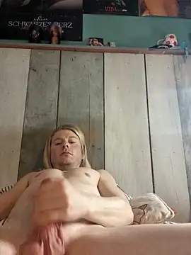 Snapshot of Tobias112cc chatting on April 4, 2026, 10:27 pm Tobias112cc online show from April 4, 2026, 10:27 pm