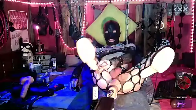 Snapshot of Kamafly4you chatting on February 23, 2025, 4:57 pm Kamafly4you online show from February 23, 2025, 4:57 pm