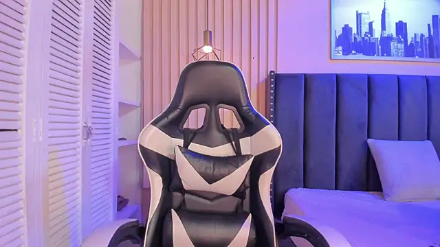 ashlye miller  online show from April 7, 2026, 4:03 am