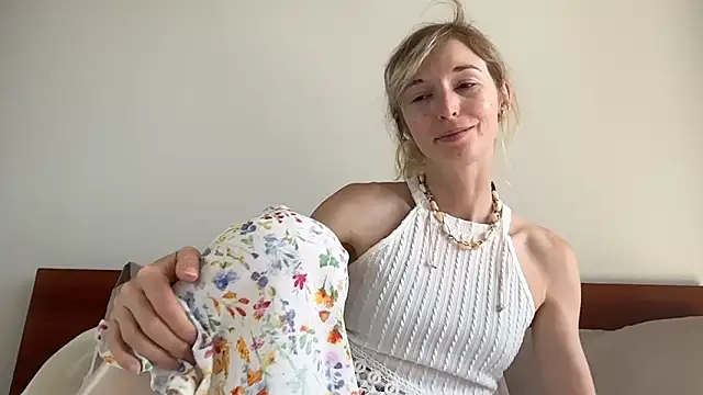 ivankai  online show from February 22, 2026, 3:20 am