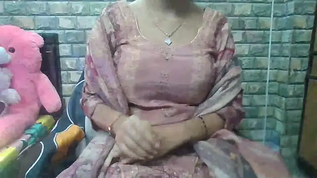 Snapshot of Sexy_iknoor chatting on October 20, 2025, 4:36 am Sexy iknoor online show from October 20, 2025, 4:36 am
