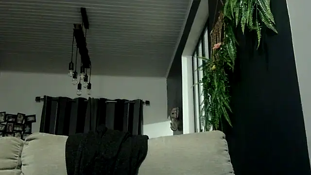 Snapshot of feline27 chatting on November 16, 2025, 8:13 pm feline27 online show from November 16, 2025, 8:13 pm