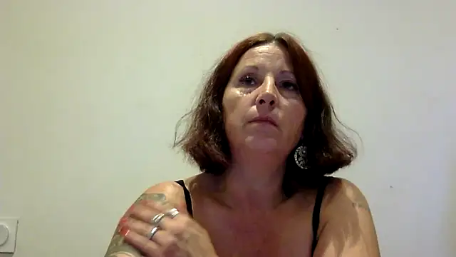 Snapshot of feline27 chatting on October 12, 2025, 8:10 pm feline27 online show from October 12, 2025, 8:10 pm
