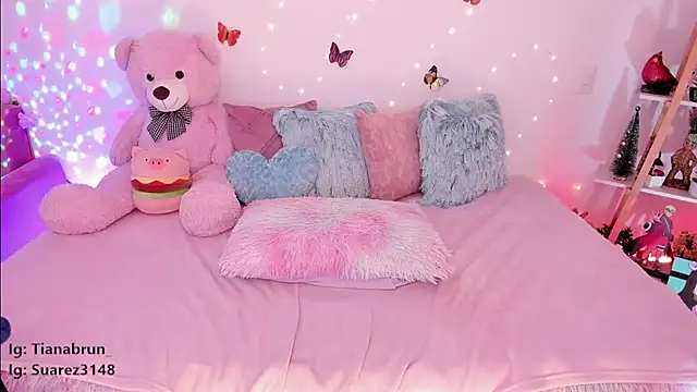 Snapshot of Zara_uwu_ chatting on January 23, 2025, 2:07 pm Zara uwu online show from January 23, 2025, 2:07 pm