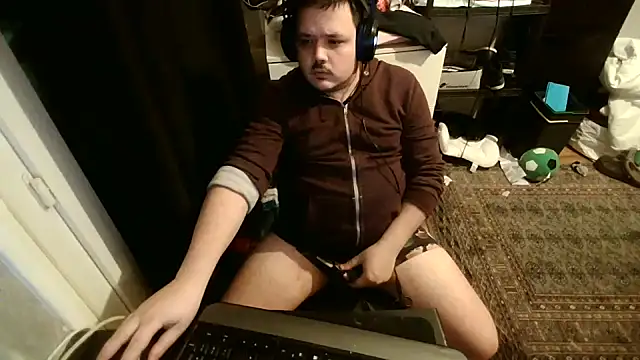 Snapshot of Bebemickey75 chatting on February 15, 2025, 4:36 am Bebemickey75 online show from February 15, 2025, 4:36 am