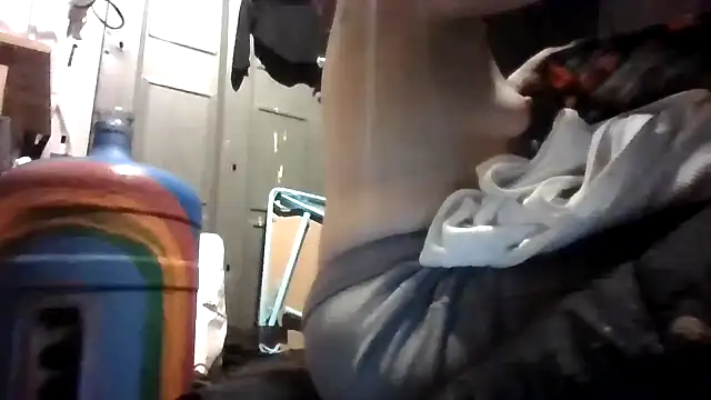 Snapshot of spundarella420 chatting on December 17, 2025, 10:53 am spundarella420 online show from December 17, 2025, 10:53 am