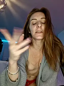 Snapshot of Ladykimberly_XOXO chatting on December 16, 2024, 1:10 am Ladykimberly XOXO online show from December 16, 2024, 1:10 am