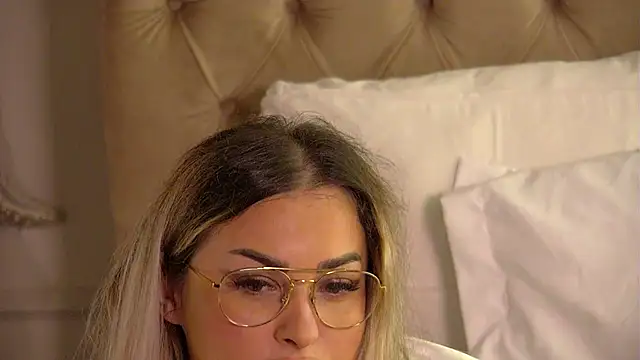 Snapshot of Denisse_Perry chatting on February 15, 2026, 10:09 pm Denisse Perry online show from February 15, 2026, 10:09 pm