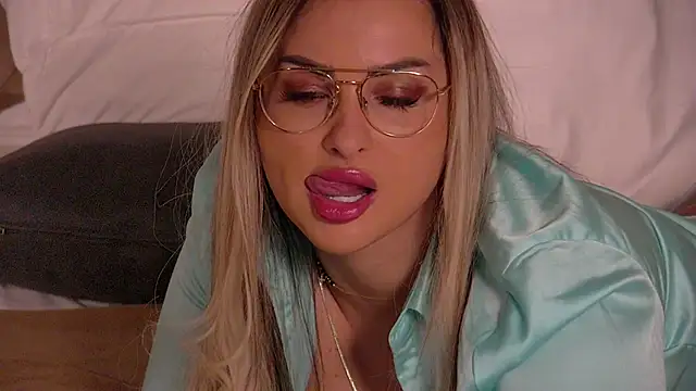 Snapshot of Denisse_Perry chatting on February 24, 2026, 10:54 pm Denisse Perry online show from February 24, 2026, 10:54 pm