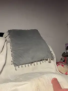 Snapshot of coral1727 chatting on November 13, 2025, 8:35 pm coral1727 online show from November 13, 2025, 8:35 pm