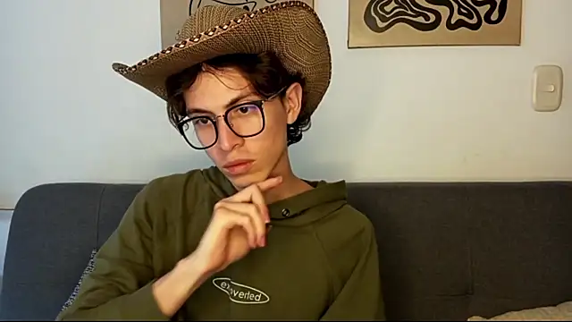 Snapshot of Norehg chatting on October 7, 2025, 8:43 pm Norehg online show from October 7, 2025, 8:43 pm