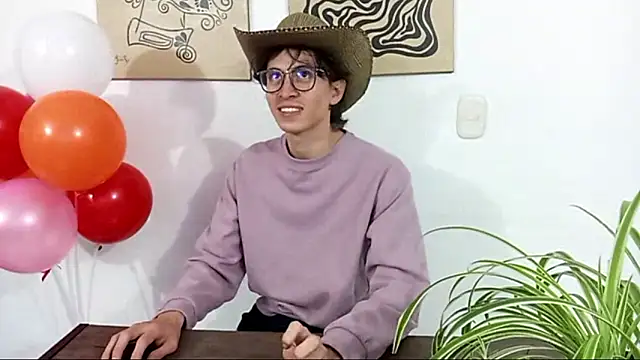 Snapshot of Norehg chatting on November 4, 2025, 12:58 am Norehg online show from November 4, 2025, 12:58 am